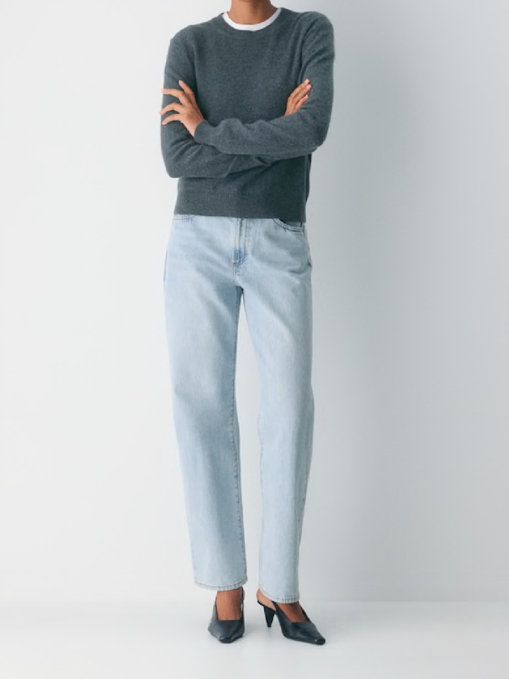 Aritzia Women's Straight Leg Jeans in Light Blue